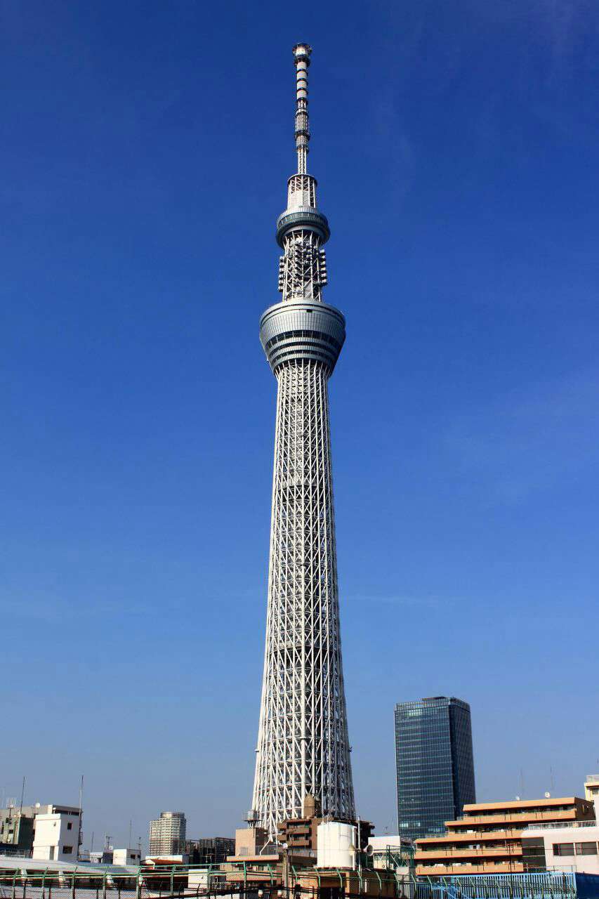 توکیو اسکای‌تری (Tokyo Skytree) بزرگترین برج مخابراتی جهان در ژاپن
ارتفاع این برج فلزی باآنتن ۶۳۴ متر برآورد شده‌است.